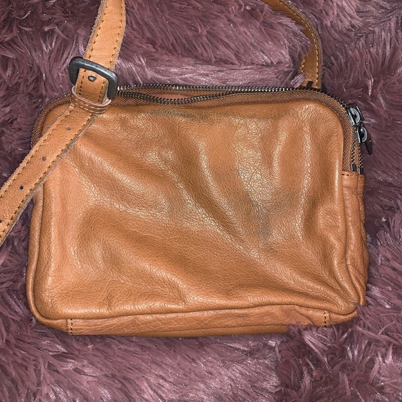 Liebeskind Berlin triple zip crossbody bag - Picture 2 of 4